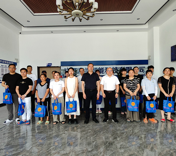 דואג לעובדים, מעניק קרירות במשי קיץ-שנחאי אופטי