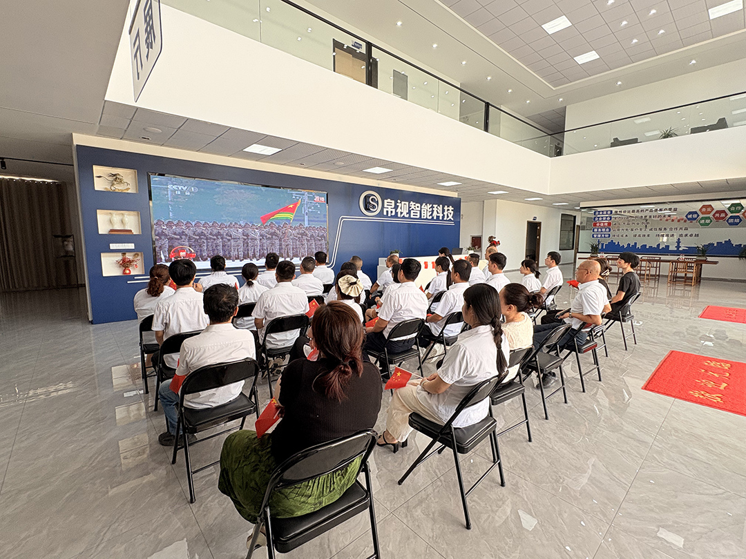 החברה מארגנת עובדים לצפות במצעד הצבאי 9.3 לרגל יום השנה ה-80 לניצחון המלחמה האנטי-יפנית