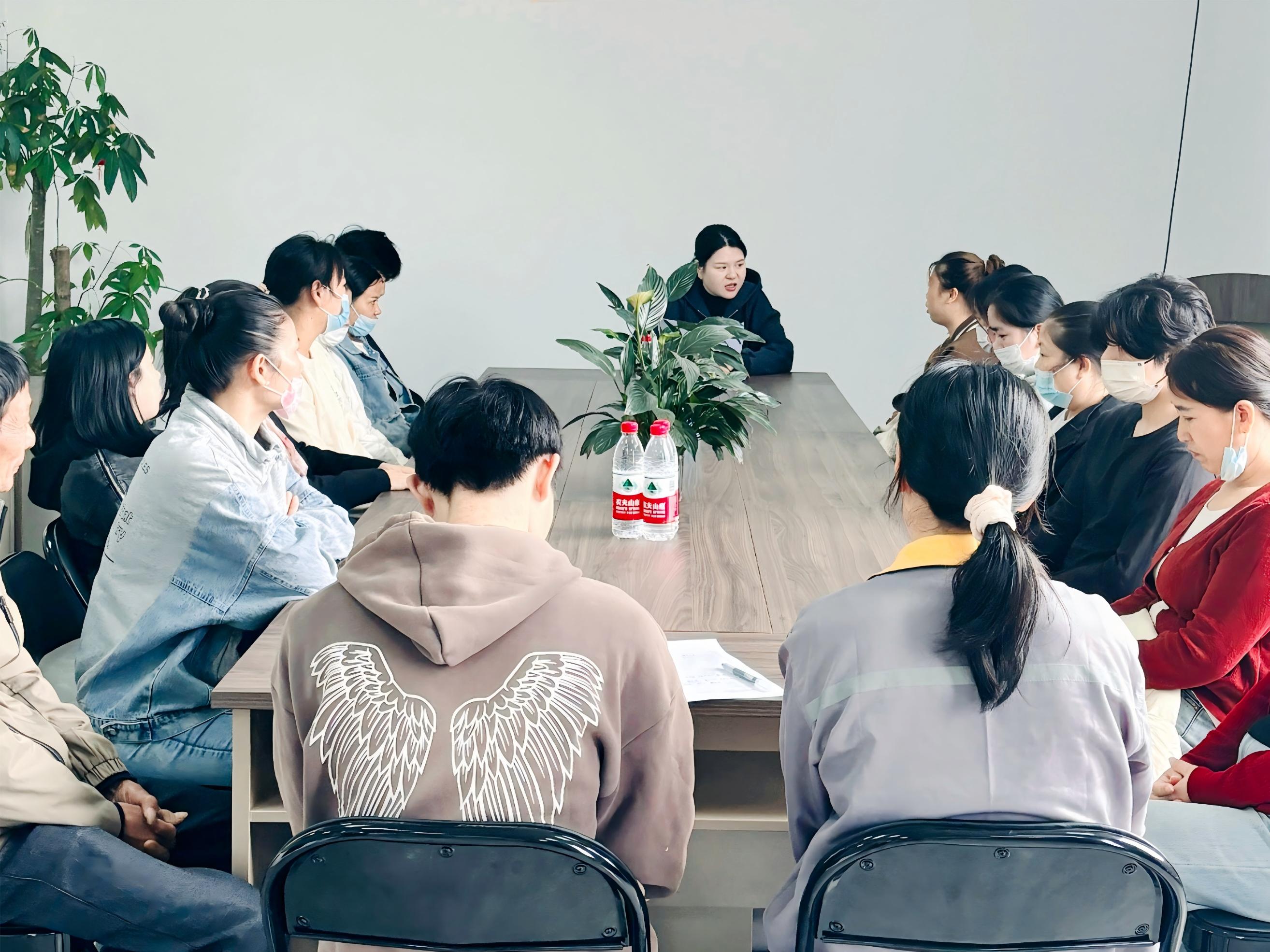 Shanghai Silk Optical Technology מטפחת חדשנות ודיאלוג בסימפוזיון עובדים מצטיינים