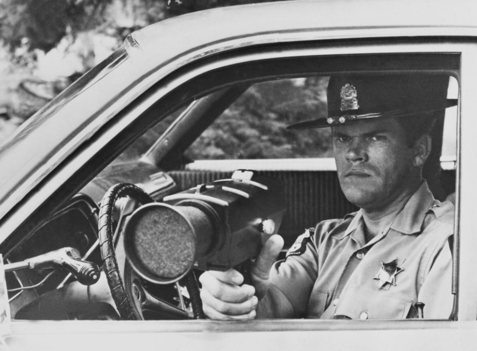 האבולוציה האופטית של עדשות מצלמת הדאש: מעדות שקטים לקרנית דיגיטלית